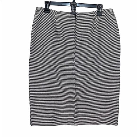 Talbots Horizontal Pinstripe Pencil Skirt Navy & White Lined SZ 8 NWOT - Picture 2 of 4